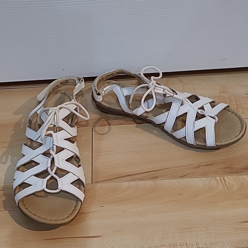 Naturalizer women's size 7.5 white sandals
